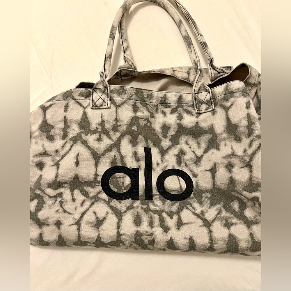ALO Yoga Canvas Tote - Picture 2 of 3